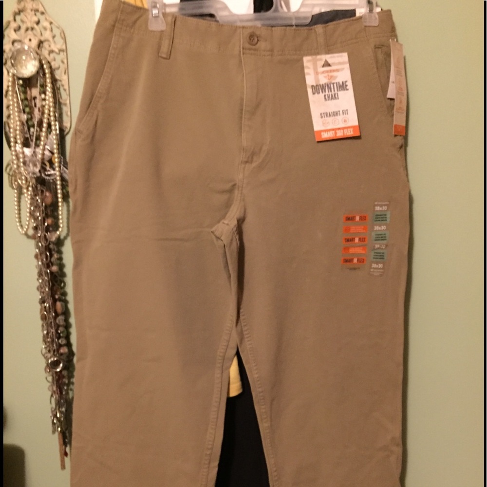 Men’s khaki pants